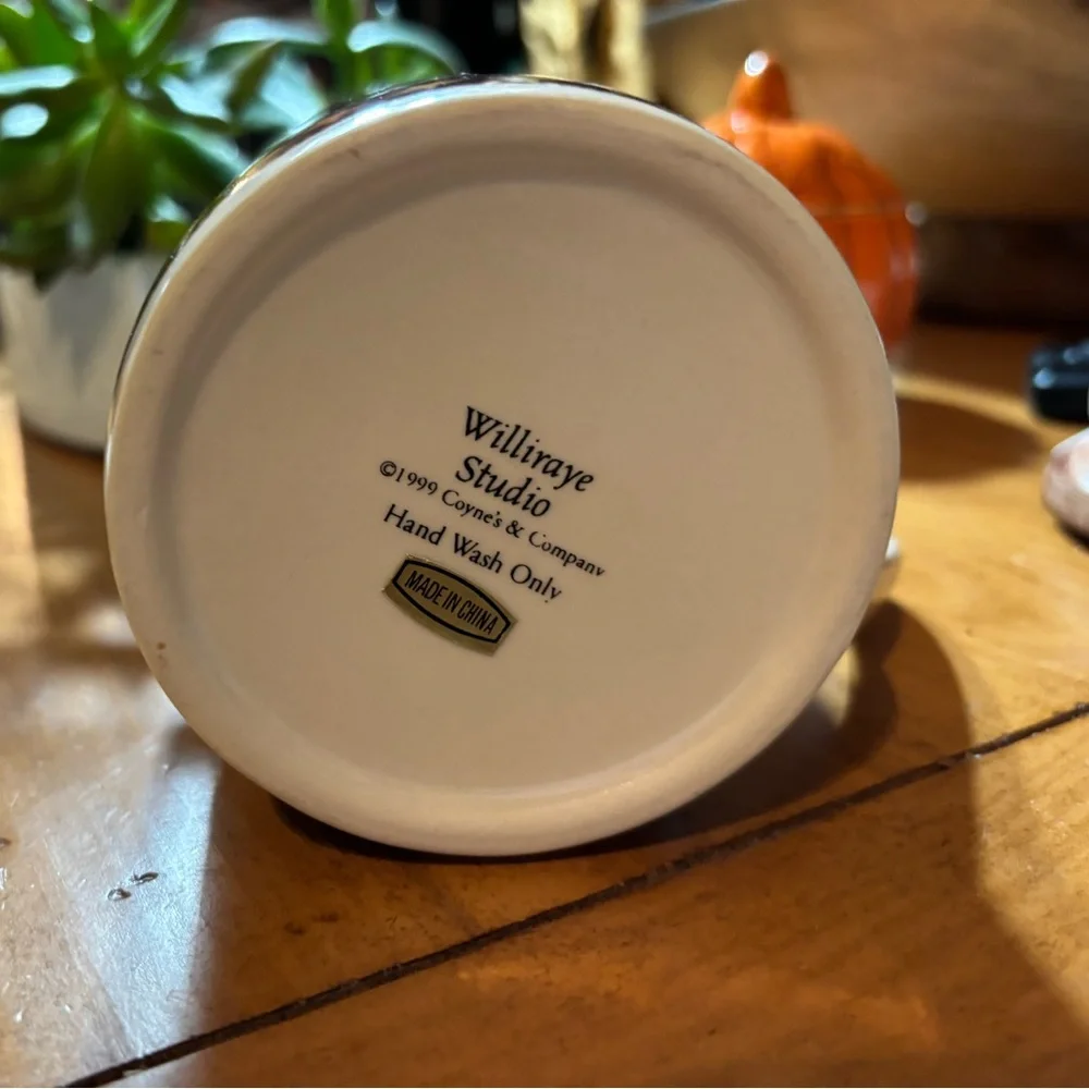 WW7006 Williraye Girl on Chicken Mug - Picture 3 of 6